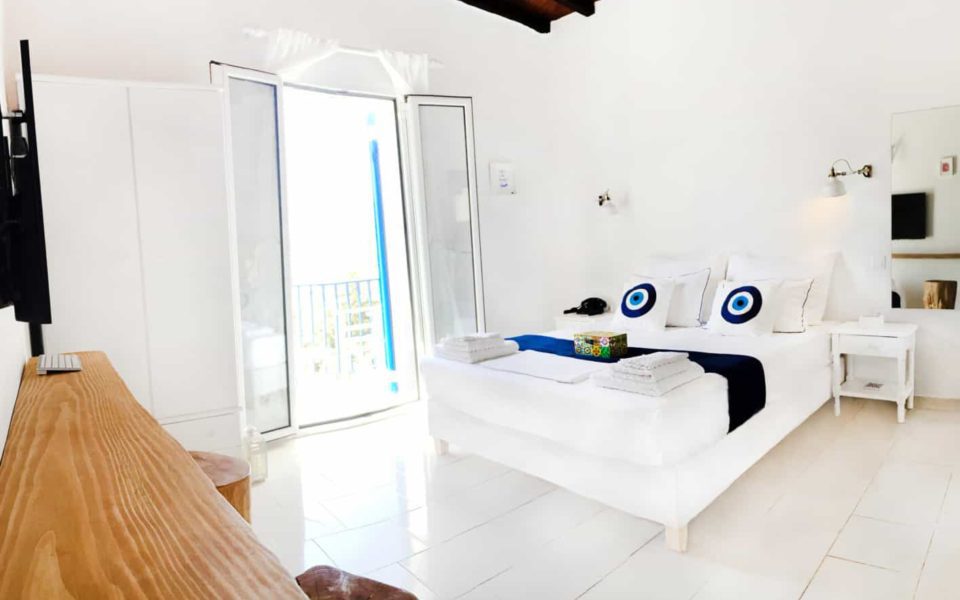 Kini Syros, Mediterranean Suite, Luxury room - Whole room view