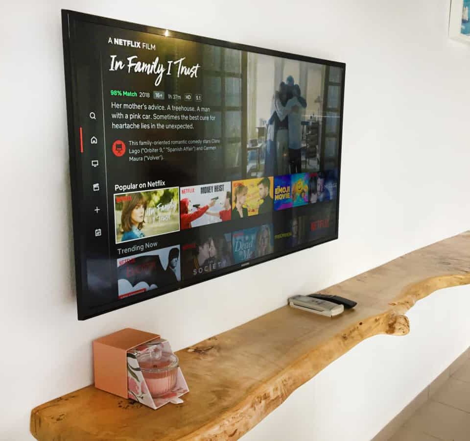 Executive Studio Kini Syros - Samsung 40 inch TV with NETFLIX