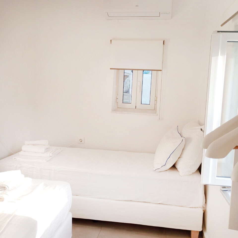2 top quality "Media Strom" single beds 90 X 200 cm & air condoning