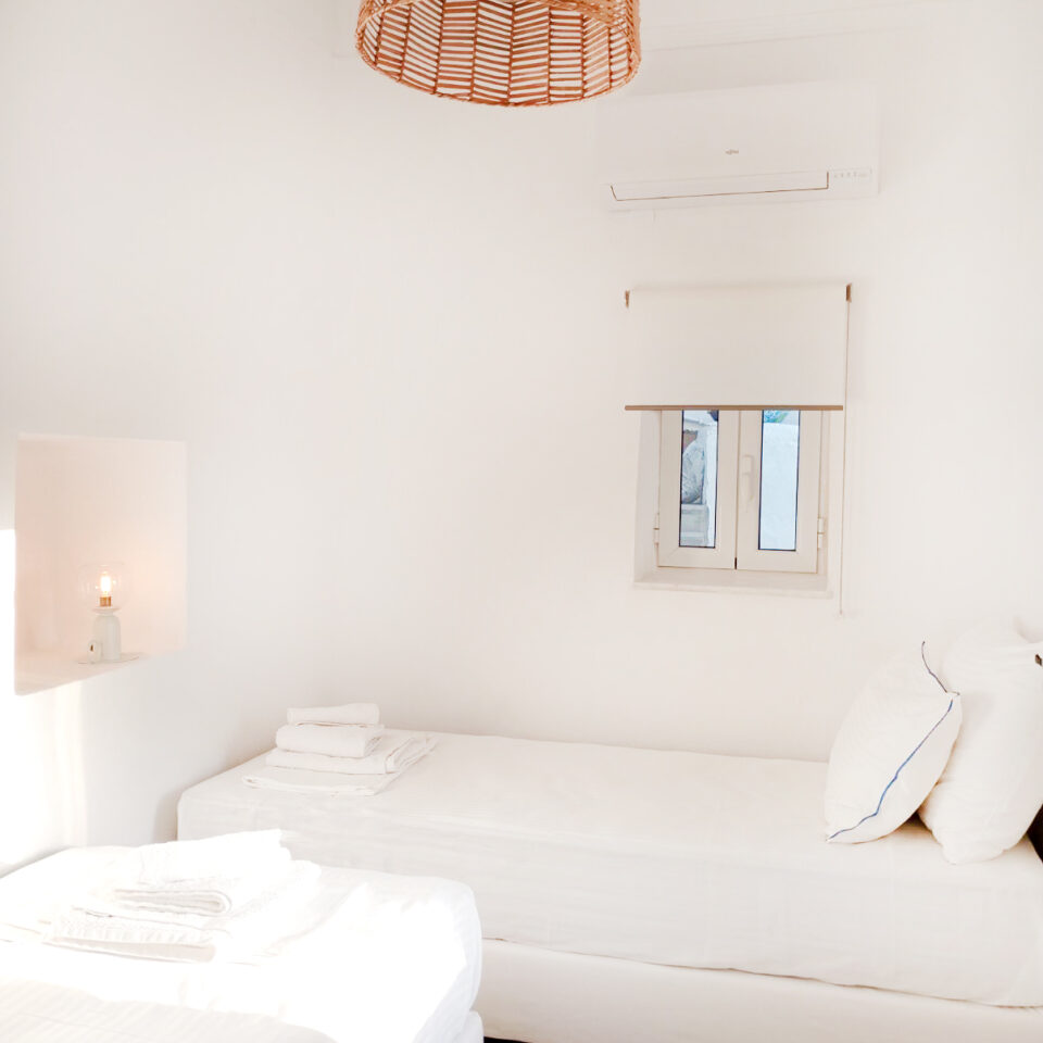 2 top quality "Media Strom" single beds 90 X 200 cm & air condoning